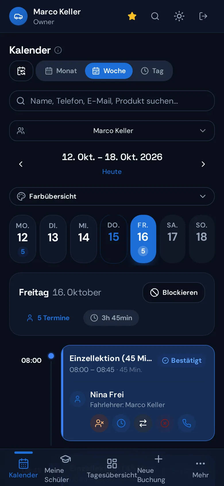Fahrlehrer-Kalender auf dem Smartphone mit Tagesprogramm